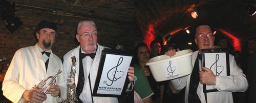 At the 30 APRIL 2006 follow-up benefit show, this time in aid of the NEW ORLEANS MUSICIANS' CLINIC, 'Doctors' Al & Gaz get set to collect.