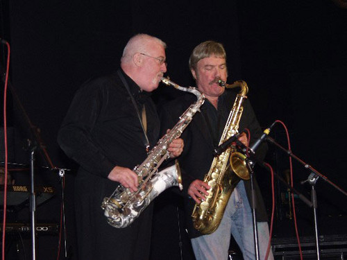 Finally sharing a stage with the legendary veteran Howie Casey (Wings) at
Sam Leach's Liverpool 11 OCTOBER 2005 Katrina benefit.